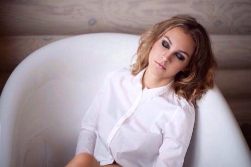 Дорогие дамы!  Выполняю все виды макияжа, прически, покрытие ногтей гель - лаком! 01