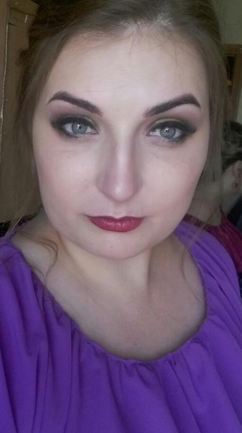 Добрый день!  Услуги визажиста и мастера по причёскам предлагаю. 05