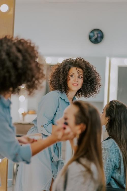 Для того чтобы сделать вас неотразимой и собрать полный образ (макияж + прическа) мне требуется 2, 5 - 3 часа. 01