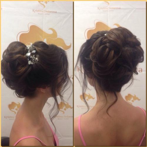 Дорогие девушки, я сертифицированный парикмахер - визажист. 01