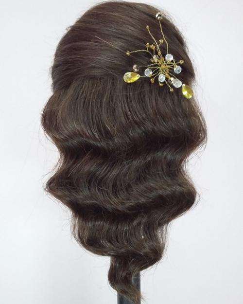 Добрый день!  Услуги визажиста и мастера по причёскам предлагаю. 02