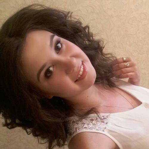 Добрый день!  Услуги визажиста и мастера по причёскам предлагаю. 01