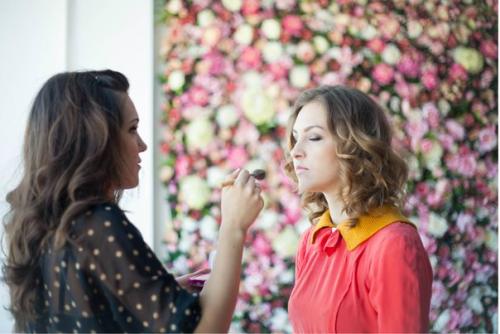 Дорогие дамы!  Выполняю все виды макияжа, прически, покрытие ногтей гель - лаком! 03