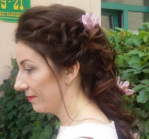 Замечательную прическу и макияж для нашей милой невесты выполнили: 03