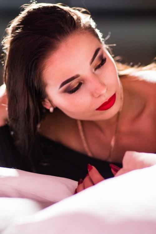 Предлагаю услуги визажиста, мастера причёсок и бровиста? 09