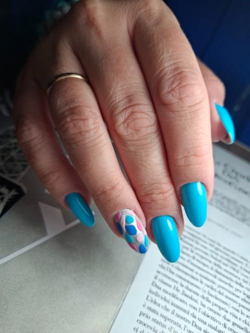 В привлекательный образ женщины входят не только стильная одежда, безупречная причёска и красивый макияж. 03