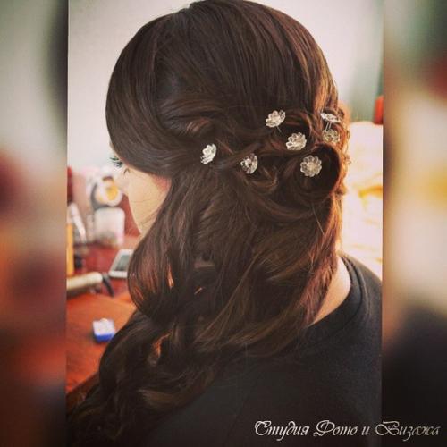 Дорогие выпускники?  Запись на выпускной макияж и прическу ведется. 01