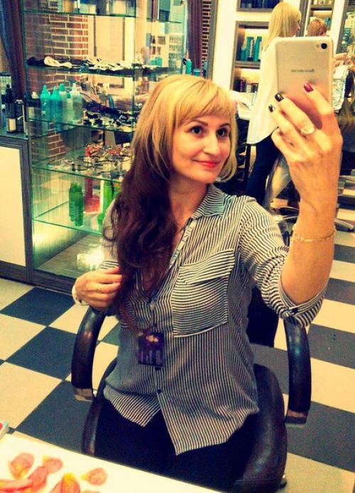 Мастера нашей студии Color Profi сделают для вас прическу с накладными прядями на высшем уровне. 01