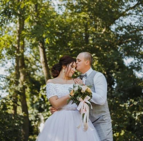 Выбор прически на свадьбу зависит от многих нюансов, но здесь можно выделить основные моменты. 03 Выбор прически на свадьбу зависит от многих нюансов, но здесь можно выделить основные моменты. 03