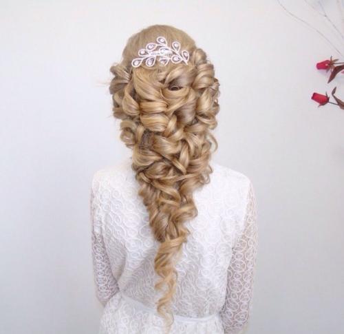 Мастера нашей студии Color Profi сделают для вас прическу с накладными прядями на высшем уровне. 04