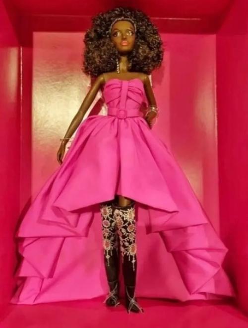 Новая Silkstone Barbie появится в продаже 28/09. 01 Новая Silkstone Barbie появится в продаже 28/09. 01