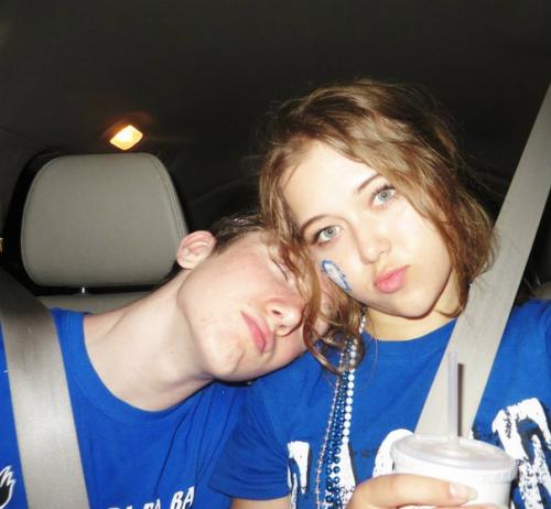 Сегодня в школу приезжало телевидение снимать Школьный дух нашей школы перед хоумкамингом) пончики бесплатные были) все так орали. 08 Сегодня в школу приезжало телевидение снимать Школьный дух нашей школы перед хоумкамингом) пончики бесплатные были) все так орали. 08