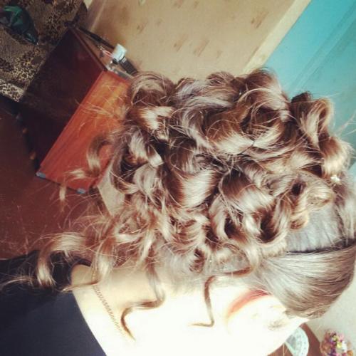 Дорогие девушки, делаю различные прически, наращивания ногтей, маникюр, макияж, коррекция покраска бровей, все это можно сделать у одного мастера. 09