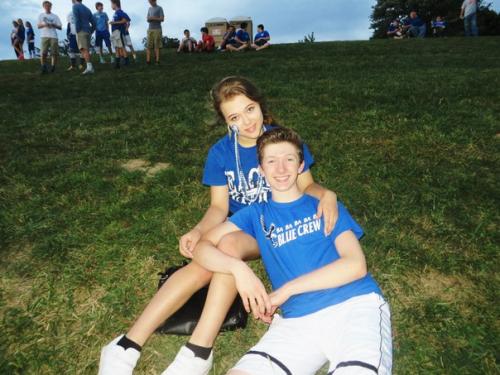 Сегодня в школу приезжало телевидение снимать Школьный дух нашей школы перед хоумкамингом) пончики бесплатные были) все так орали. 04 Сегодня в школу приезжало телевидение снимать Школьный дух нашей школы перед хоумкамингом) пончики бесплатные были) все так орали. 04