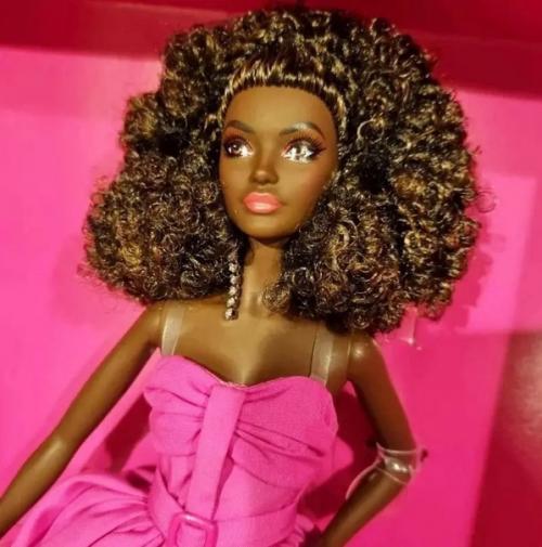 Новая Silkstone Barbie появится в продаже 28/09. 02 Новая Silkstone Barbie появится в продаже 28/09. 02