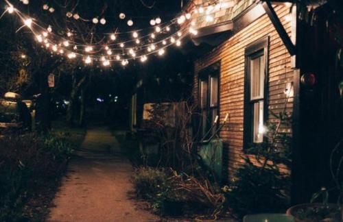 СЛАДКИЕ РОЛЛЫ. Изысканный десерт!  Ингредиенты: готовые блинчики - 7 штук;. сливочный сыр - 150 гр; сахарная пудра - 2 ст. л.;. 05