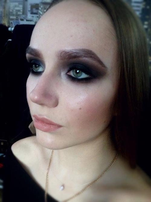 Милые девочки!  Предлагаю вам свои услуги стилиста - визажиста: 07