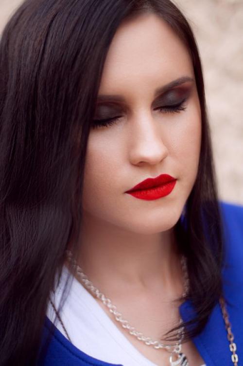 Дорогие девушки, у нас в студии теперь работает визажист? 01